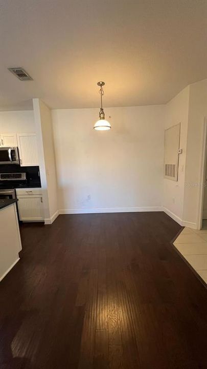 For Rent: $1,650 (1 beds, 1 baths, 734 Square Feet)