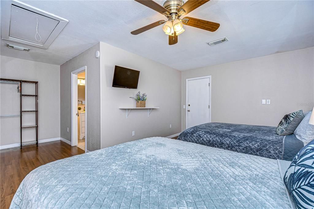 Guest bedroom 3 / garage conversion