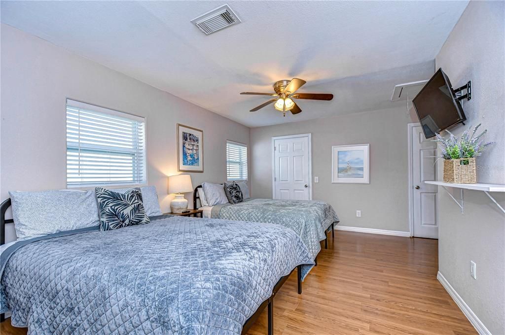 Guest bedroom 3 / garage conversion