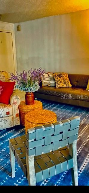 Active With Contract: $249,900 (2 beds, 1 baths, 915 Square Feet)