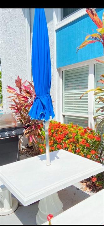 Active With Contract: $249,900 (2 beds, 1 baths, 915 Square Feet)
