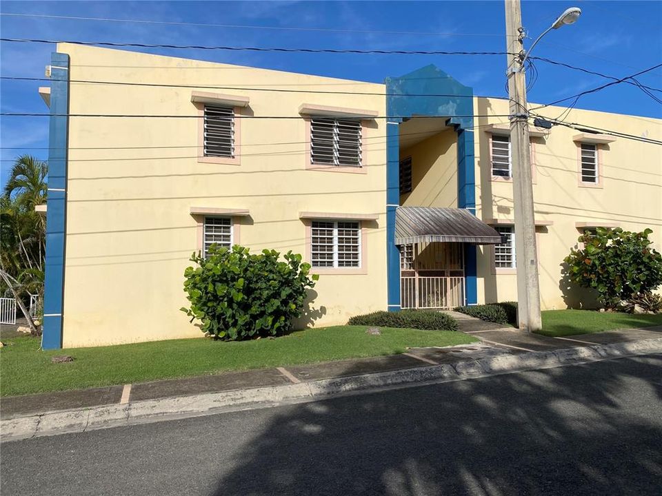 Recently Sold: $210,000 (2 beds, 2 baths, 1050 Square Feet)