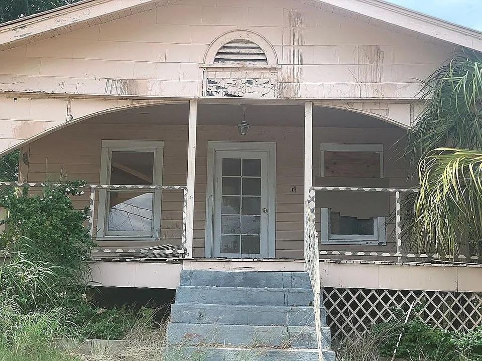 Recently Sold: $70,000 (3 beds, 2 baths, 1396 Square Feet)