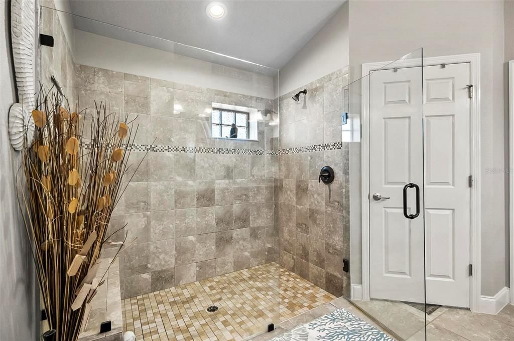 For Sale: $1,100,000 (4 beds, 2 baths, 2362 Square Feet)