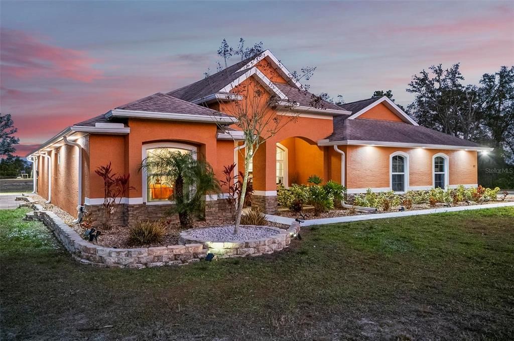 For Sale: $1,100,000 (4 beds, 2 baths, 2362 Square Feet)