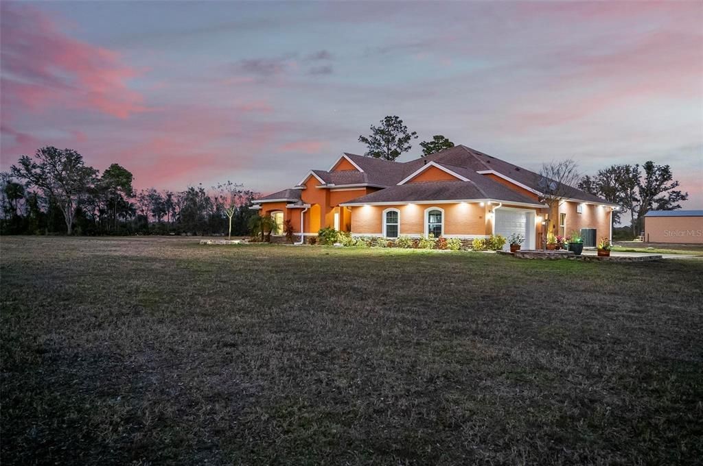 For Sale: $1,100,000 (4 beds, 2 baths, 2362 Square Feet)