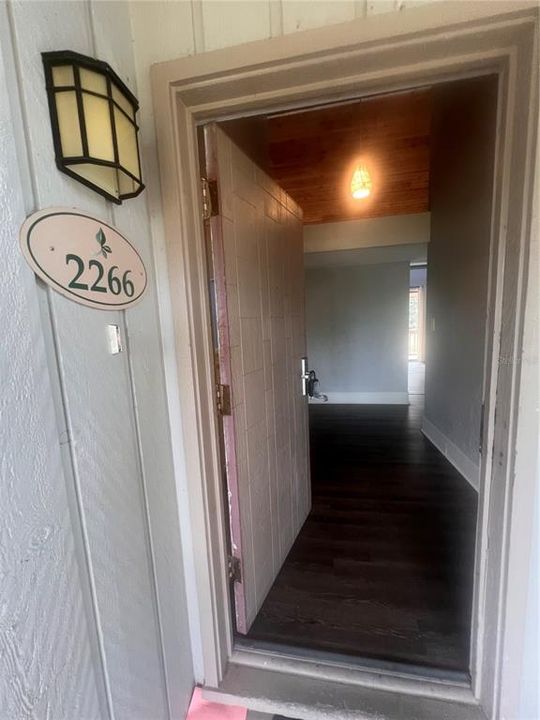 For Sale: $107,800 (1 beds, 1 baths, 974 Square Feet)