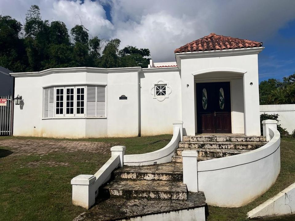 Vendido Recientemente: $695,000 (4 camas, 2 baños, 3361 Pies cuadrados)