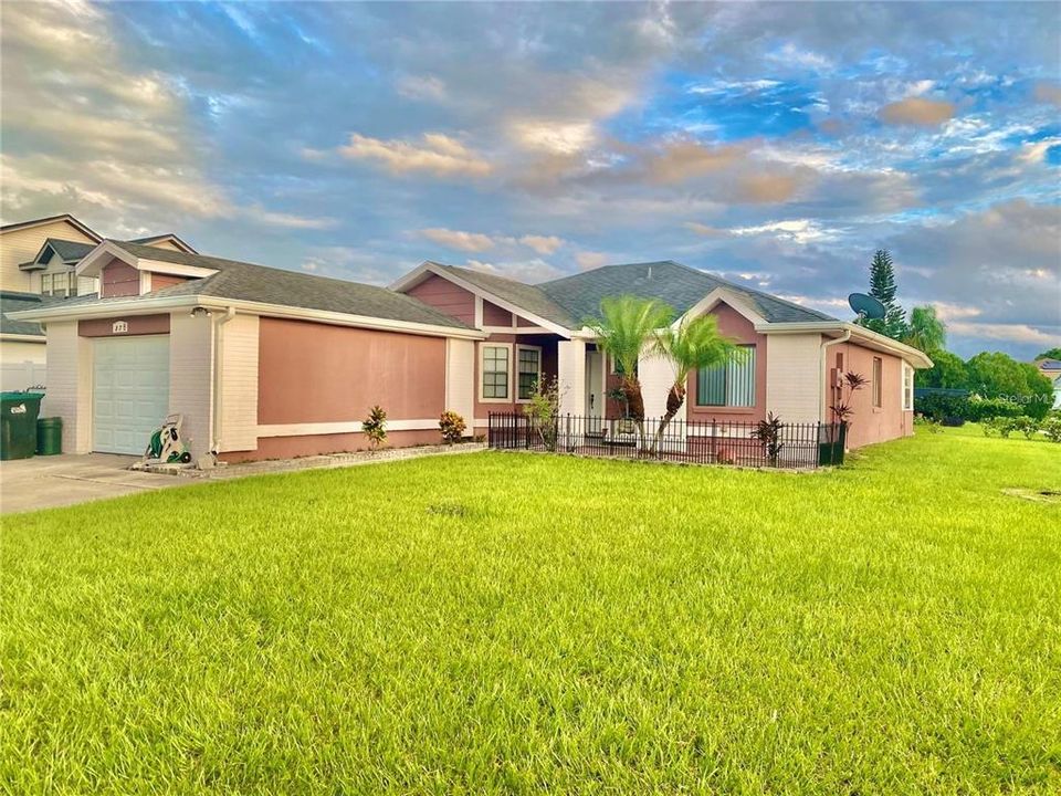 Recently Rented: $2,200 (3 beds, 2 baths, 1326 Square Feet)