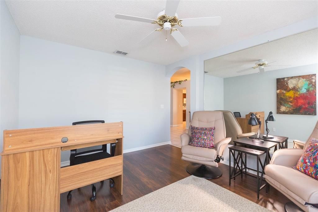 待售: $329,900 (2 贝兹, 2 浴室, 1855 平方英尺)