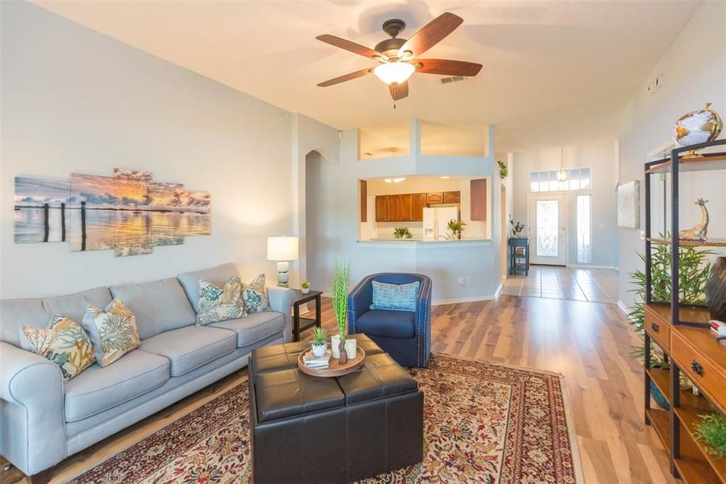 待售: $329,900 (2 贝兹, 2 浴室, 1855 平方英尺)