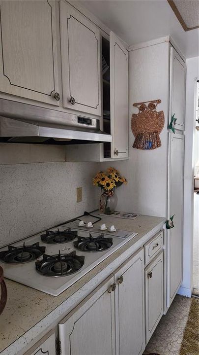 For Sale: $69,000 (2 beds, 1 baths, 870 Square Feet)