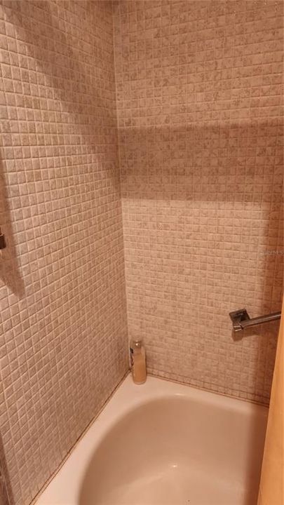 For Sale: $69,000 (2 beds, 1 baths, 870 Square Feet)