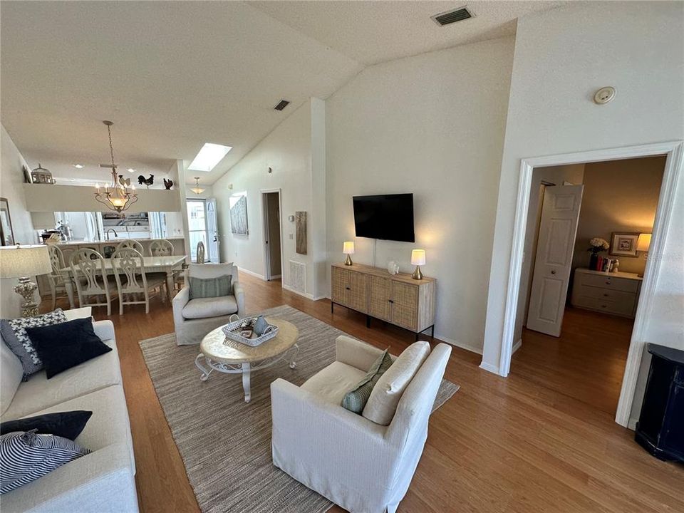 For Rent: $5,000 (2 beds, 2 baths, 1368 Square Feet)