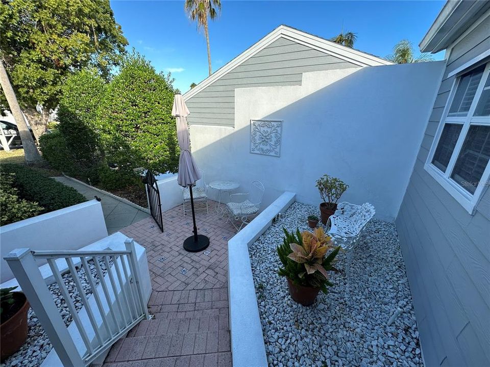 For Rent: $5,000 (2 beds, 2 baths, 1368 Square Feet)