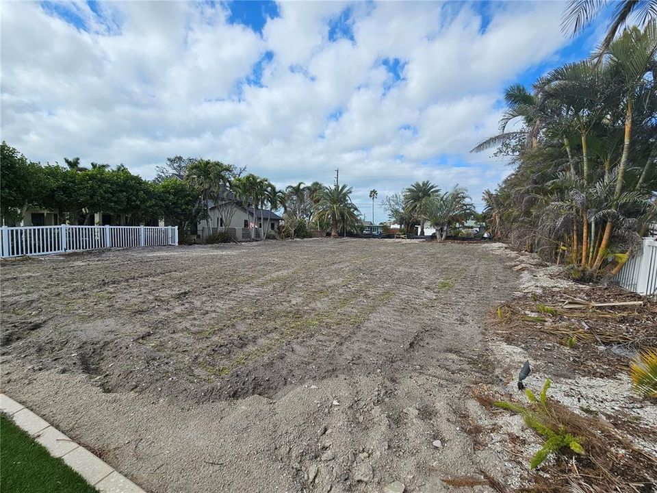 For Sale: $1,899,999 (0.26 acres)