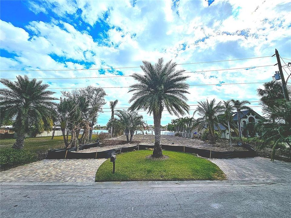 For Sale: $1,899,999 (0.26 acres)