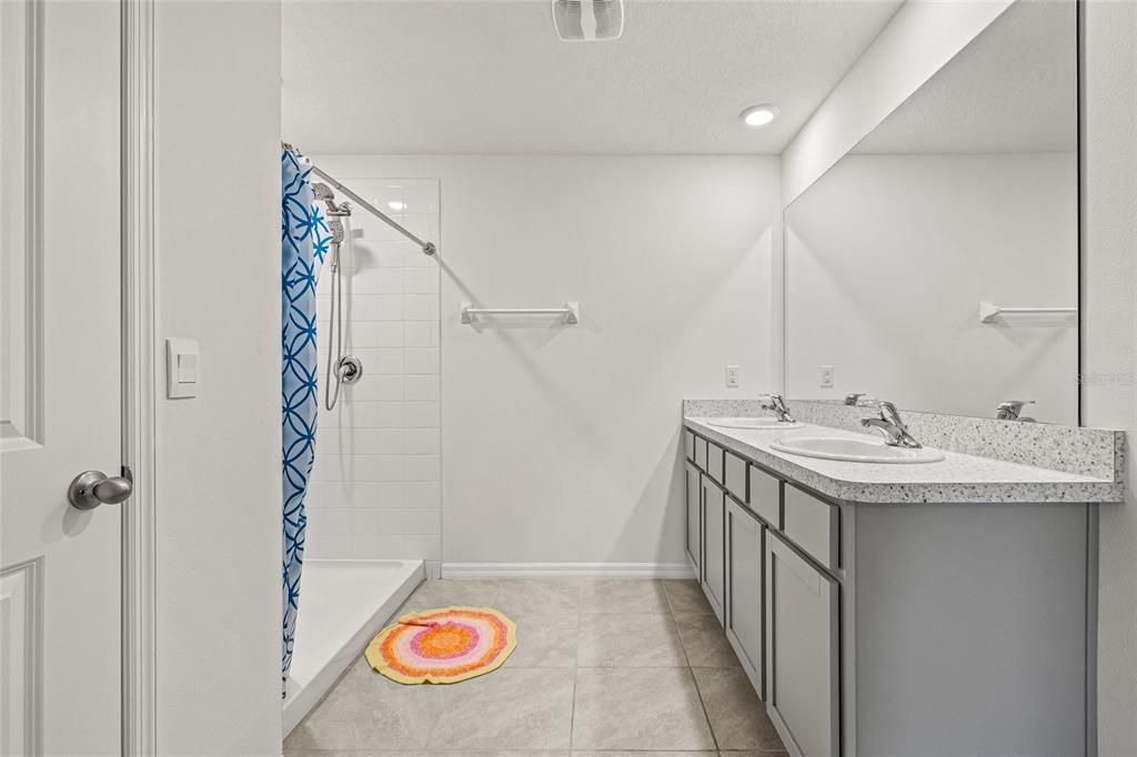 Active With Contract: $275,000 (3 beds, 2 baths, 1672 Square Feet)