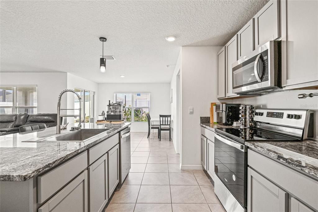 Active With Contract: $275,000 (3 beds, 2 baths, 1672 Square Feet)