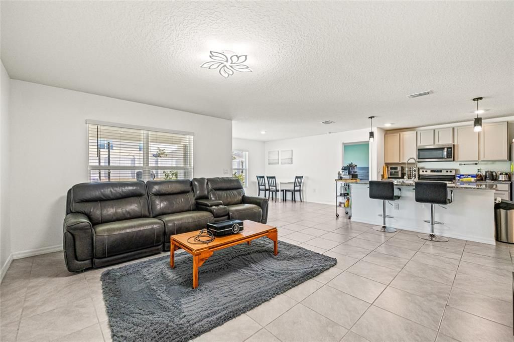 Active With Contract: $275,000 (3 beds, 2 baths, 1672 Square Feet)