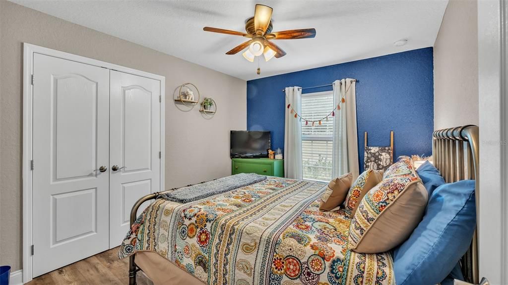 合同活跃: $700,000 (4 贝兹, 3 浴室, 2699 平方英尺)