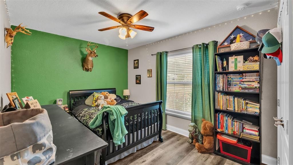 合同活跃: $700,000 (4 贝兹, 3 浴室, 2699 平方英尺)