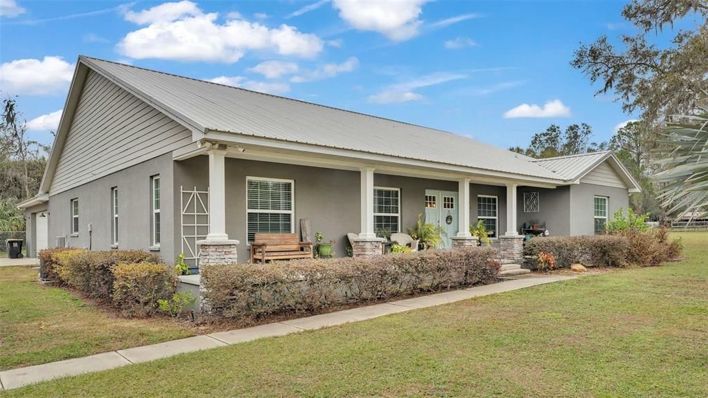 合同活跃: $700,000 (4 贝兹, 3 浴室, 2699 平方英尺)