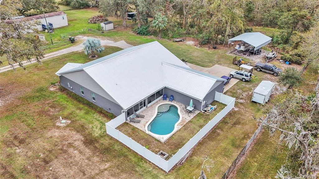 合同活跃: $700,000 (4 贝兹, 3 浴室, 2699 平方英尺)