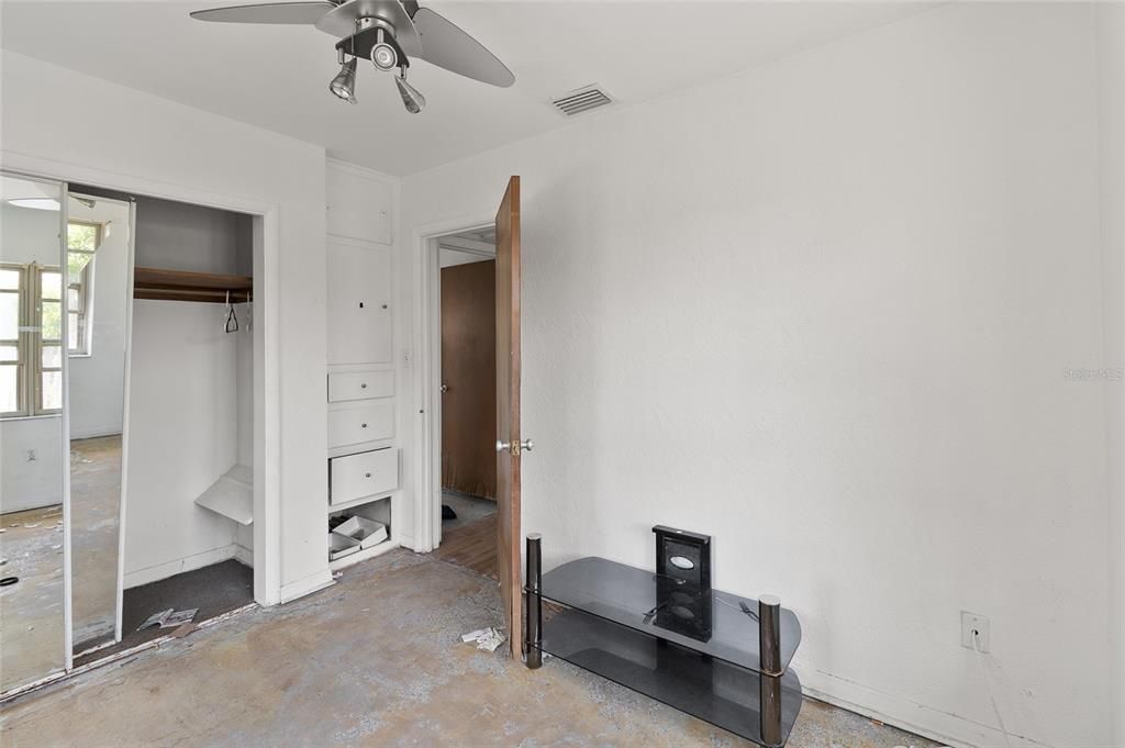 待售: $479,000 (4 贝兹, 0 浴室, 1400 平方英尺)