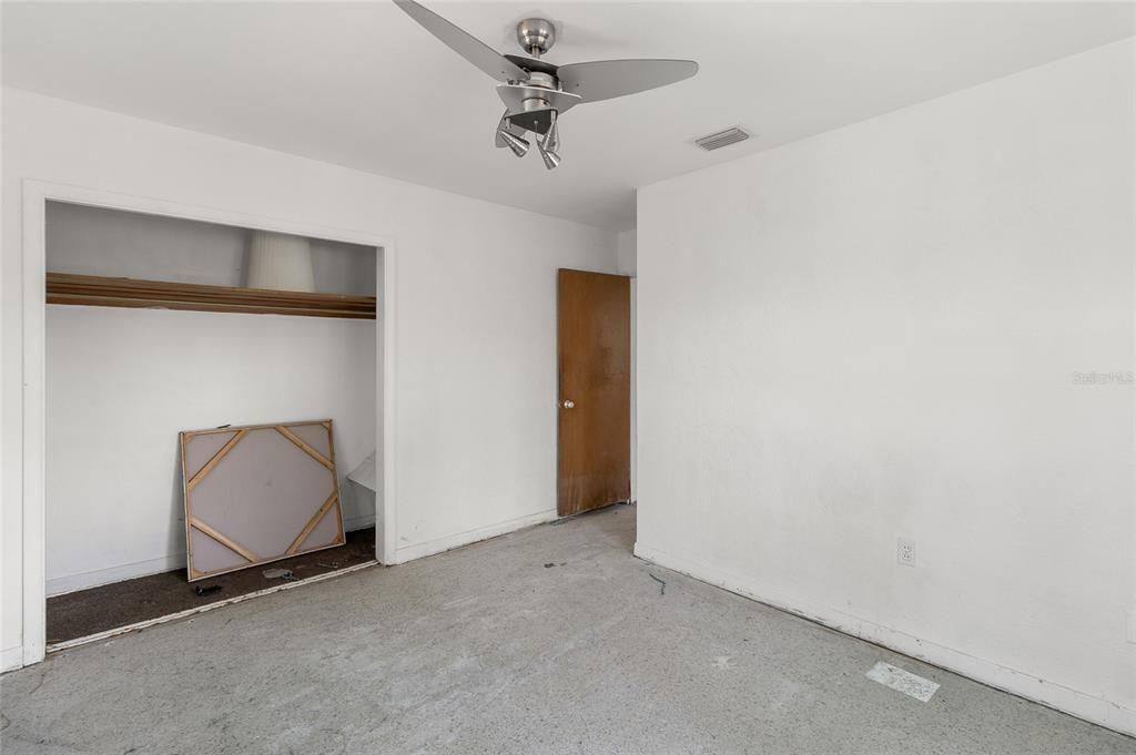 待售: $479,000 (4 贝兹, 0 浴室, 1400 平方英尺)