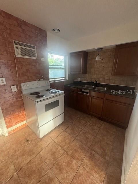 待售: $479,000 (4 贝兹, 0 浴室, 1400 平方英尺)