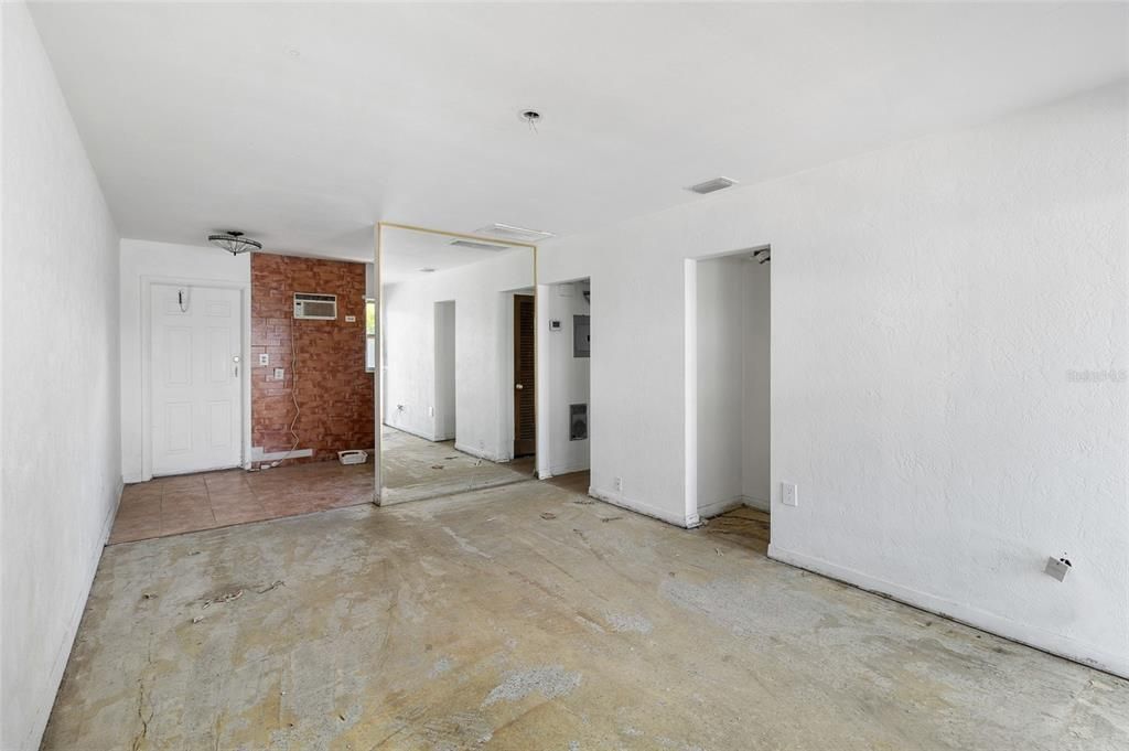 待售: $479,000 (4 贝兹, 0 浴室, 1400 平方英尺)