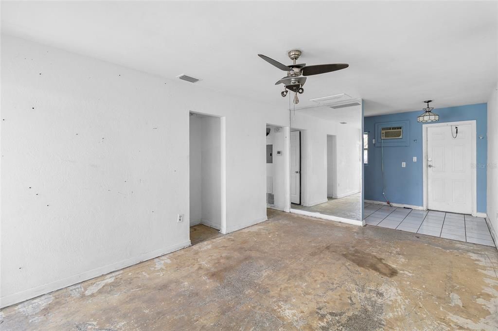 待售: $479,000 (4 贝兹, 0 浴室, 1400 平方英尺)