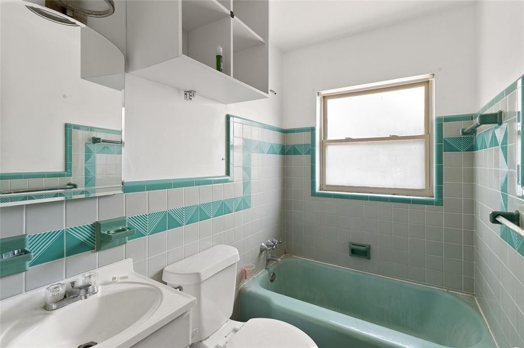 待售: $479,000 (4 贝兹, 0 浴室, 1400 平方英尺)