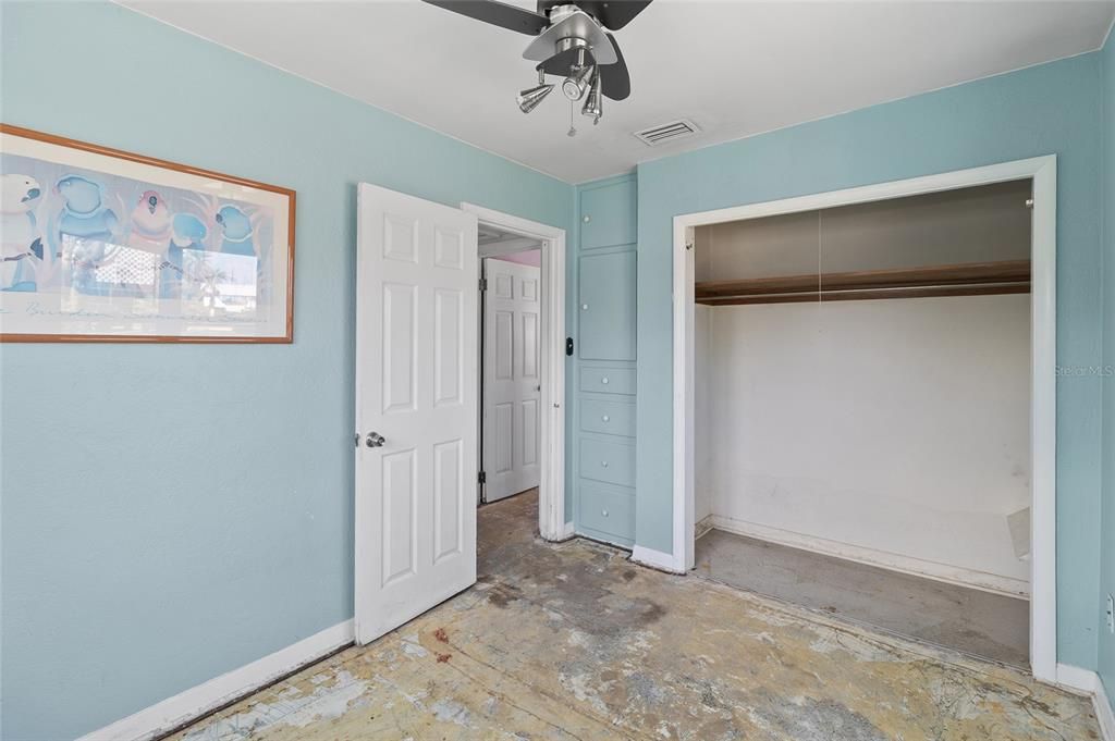 待售: $479,000 (4 贝兹, 0 浴室, 1400 平方英尺)