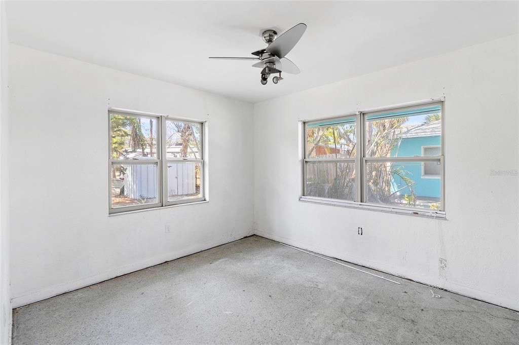 待售: $479,000 (4 贝兹, 0 浴室, 1400 平方英尺)