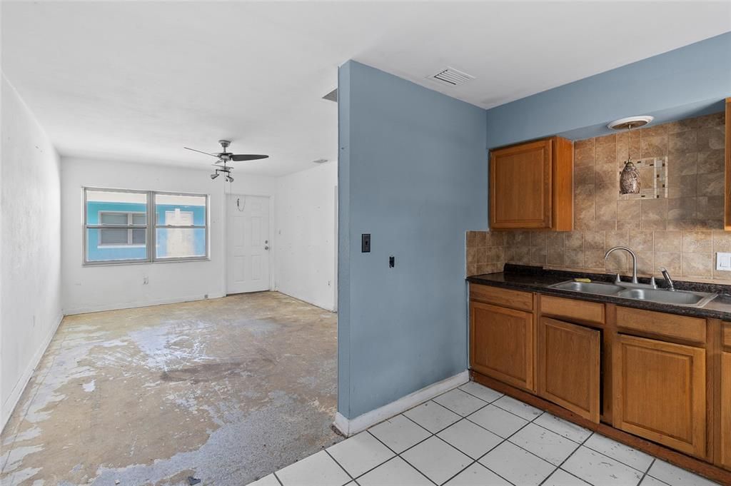 待售: $479,000 (4 贝兹, 0 浴室, 1400 平方英尺)