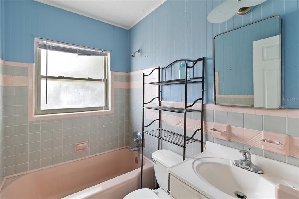 待售: $479,000 (4 贝兹, 0 浴室, 1400 平方英尺)