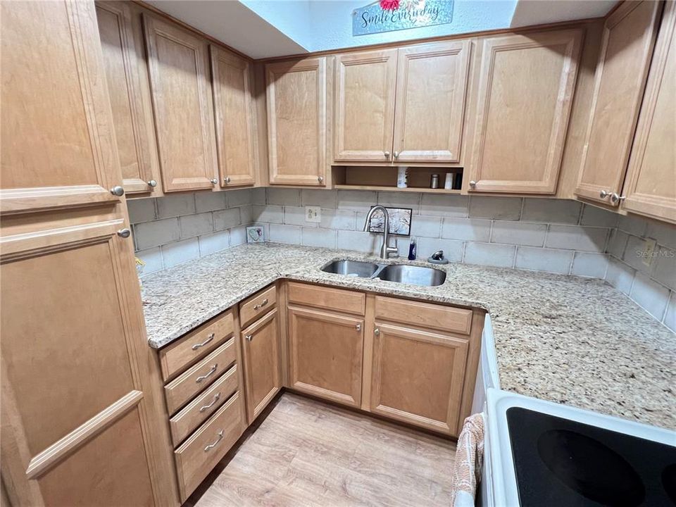 Activo con contrato: $75,000 (2 camas, 2 baños, 919 Pies cuadrados)