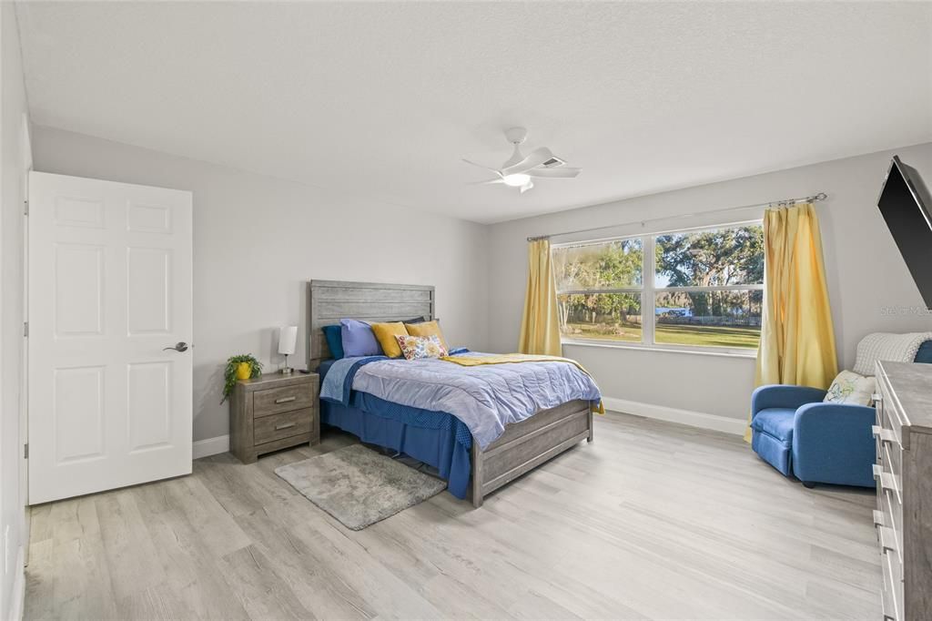 For Sale: $950,000 (7 beds, 5 baths, 4669 Square Feet)