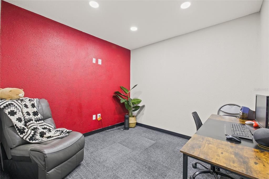 For Sale: $950,000 (7 beds, 5 baths, 4669 Square Feet)