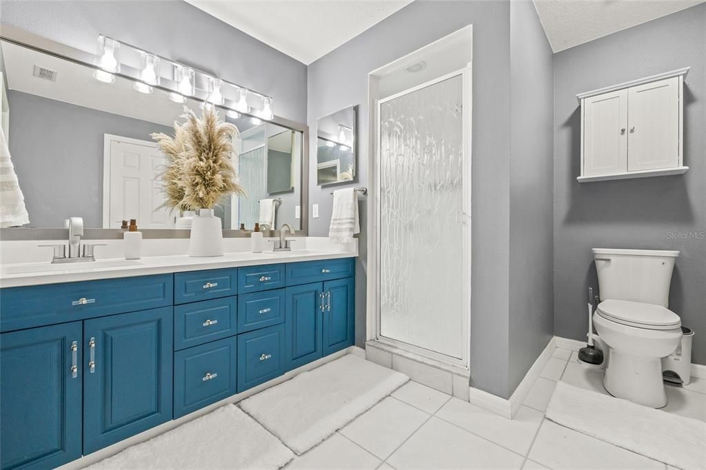 For Sale: $950,000 (7 beds, 5 baths, 4669 Square Feet)