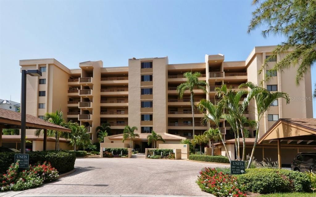 Recently Sold: $1,400,000 (2 beds, 2 baths, 1438 Square Feet)
