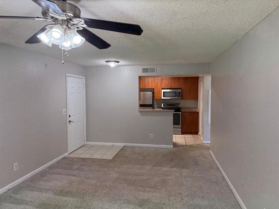 Под контрактом: $143,000 (1 спален, 1 ванн, 715 Квадратных фут)