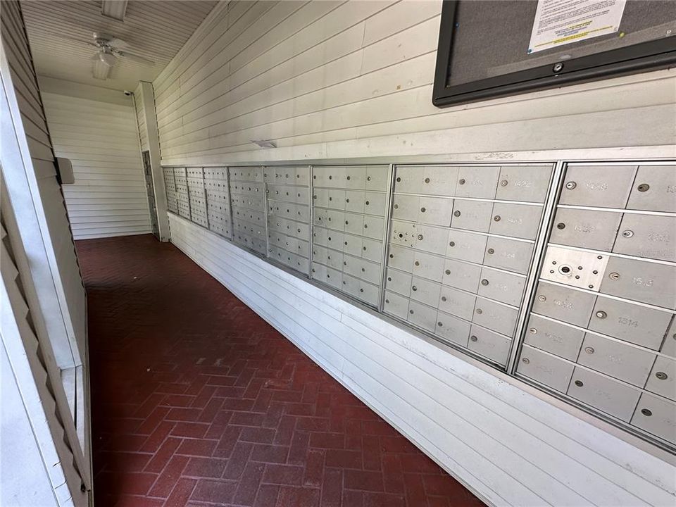 Под контрактом: $143,000 (1 спален, 1 ванн, 715 Квадратных фут)