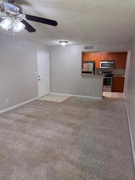 Под контрактом: $143,000 (1 спален, 1 ванн, 715 Квадратных фут)