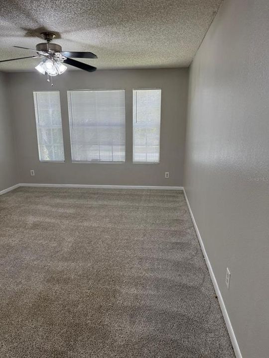 Под контрактом: $143,000 (1 спален, 1 ванн, 715 Квадратных фут)