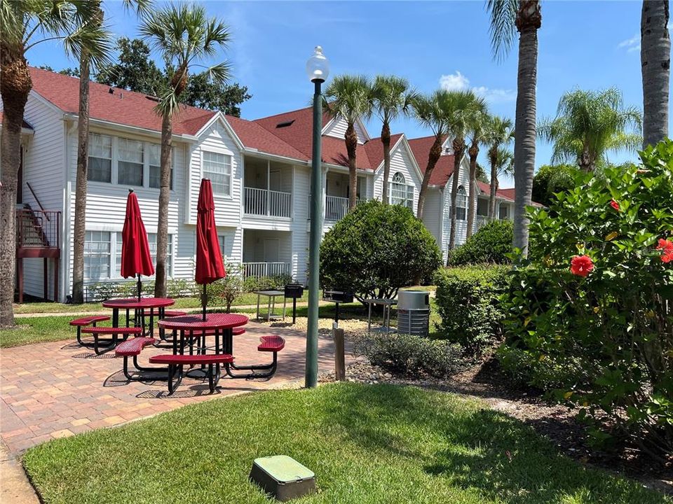 Под контрактом: $143,000 (1 спален, 1 ванн, 715 Квадратных фут)