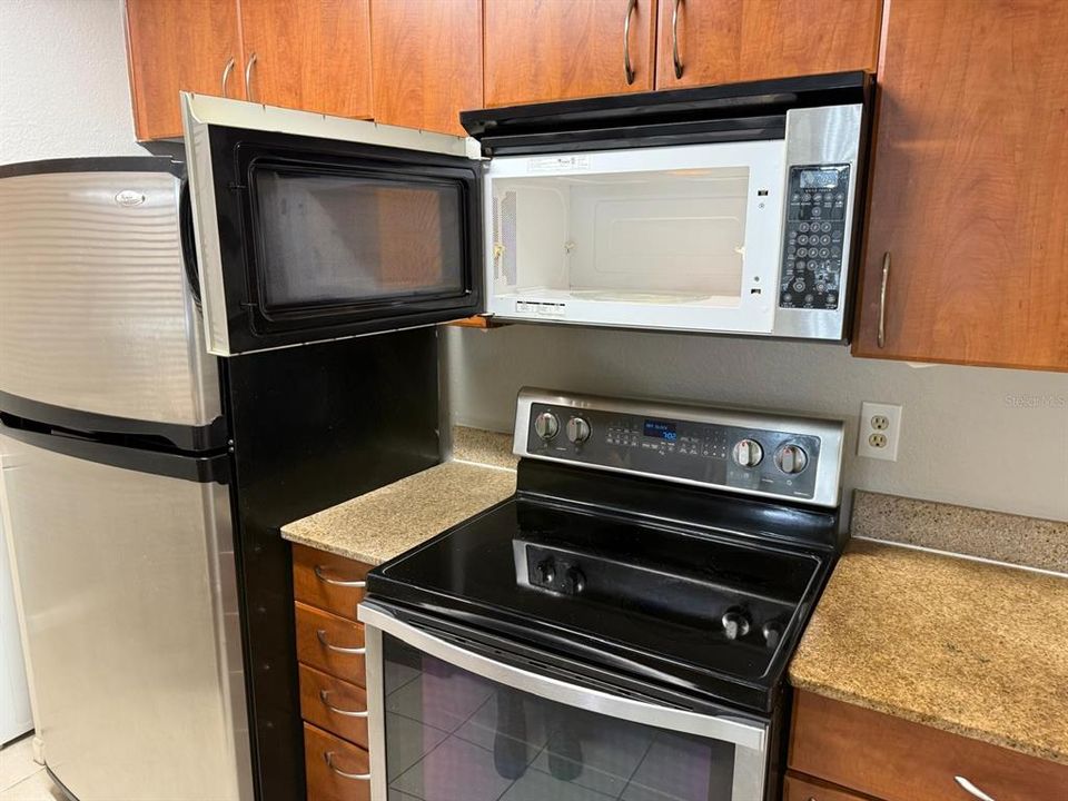 Под контрактом: $143,000 (1 спален, 1 ванн, 715 Квадратных фут)