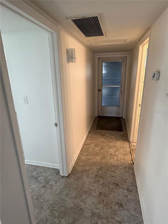 Под контрактом: $135,000 (2 спален, 1 ванн, 899 Квадратных фут)